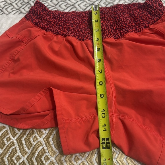 (A4)Lululemon Women's 8 Shorts
Red Grape Miss Mosaic
Alarming Tracker IIIRunning - Picture 7 of 13